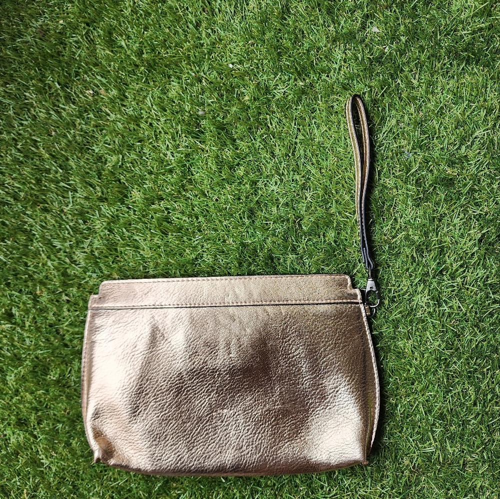 Metallic Express Wristlet - Picture 4 of 4